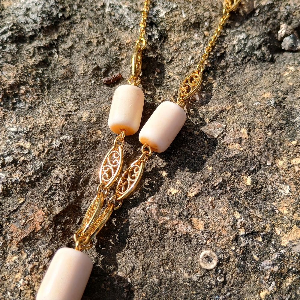 Vintage, 1970s gold tone & cream lucite pendant necklace by Avon, 1970s Avon - Picture 3 of 16